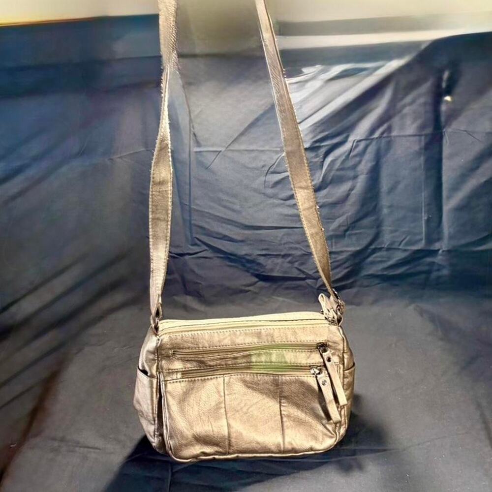 🚨 Volganik Rock Crossbody Bag Purse Plush Faux Soft Leather antique silver. 👜